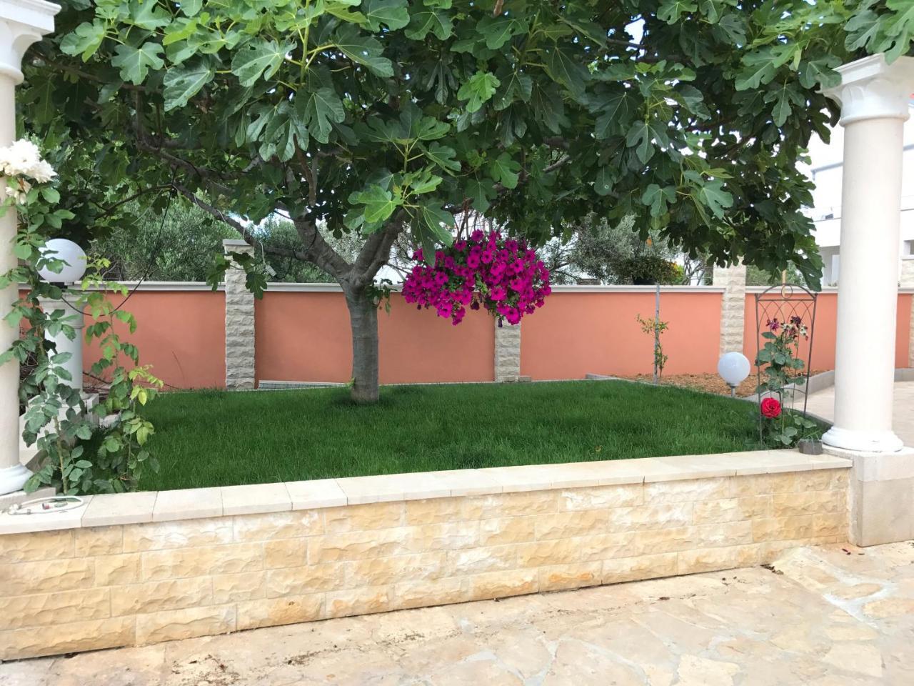 Apartment Valerija Привлака Екстериор снимка